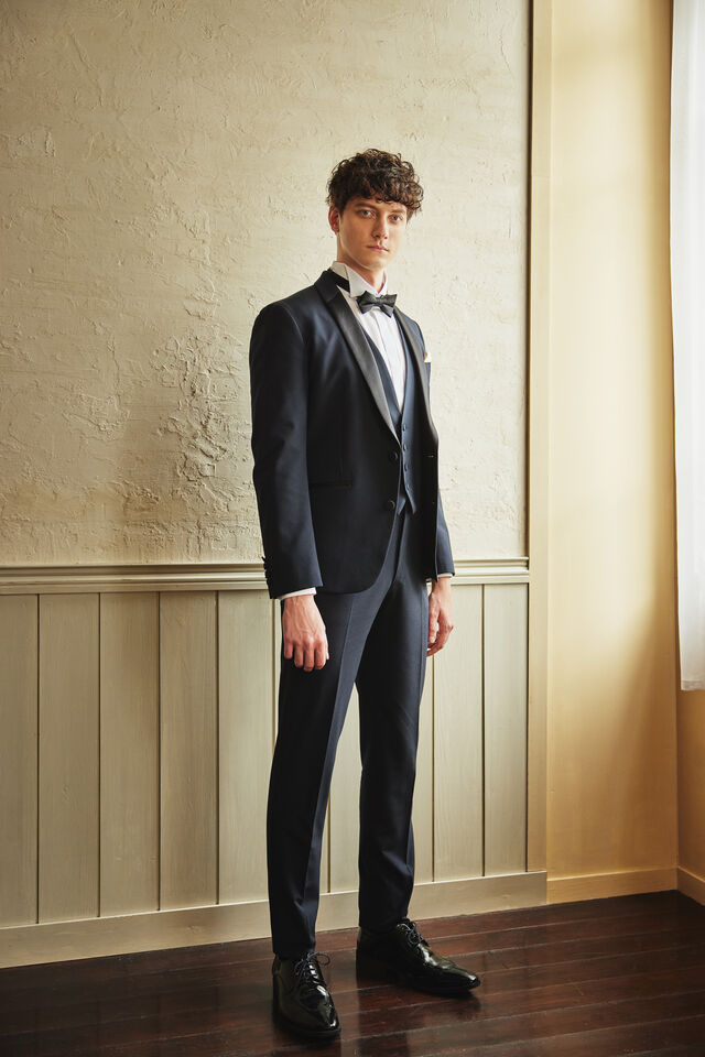 TUXEDO 002